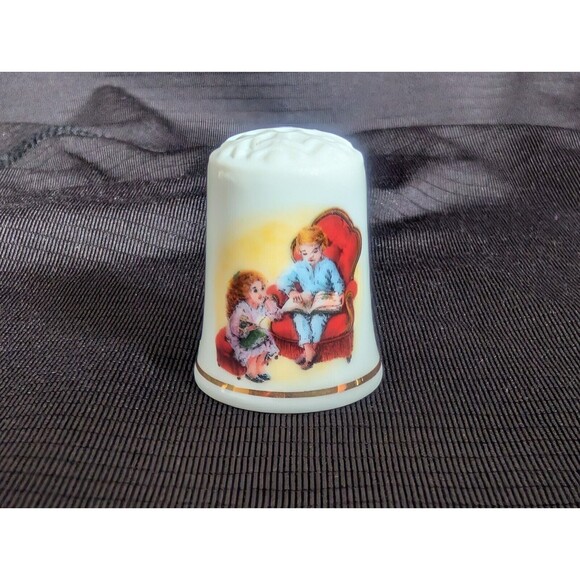 Four (4) Vintage Avon Christmas Holiday Porcelain Thimble 1981-1984 + 3 Souvenir - Picture 8 of 16